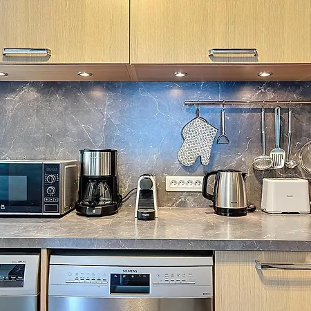 La Perle D'isolella - Les Pieds Dans L'eau - Les Freres De La Loc' * Pietrosella