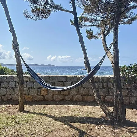 Beachfront - Swimming Pool & Garden