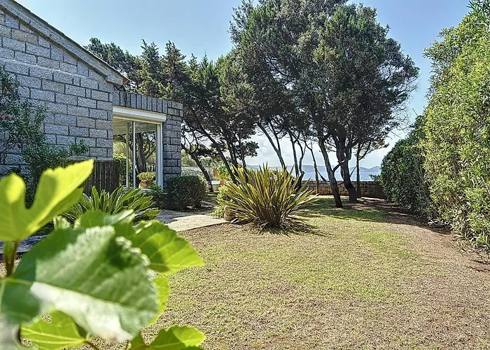 La Perle D'isolella - Les Pieds Dans L'eau - Les Freres De La Loc' * Pietrosella