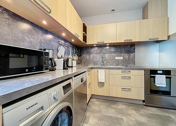 La Perle D'isolella - Les Pieds Dans L'eau - Les Freres De La Loc'