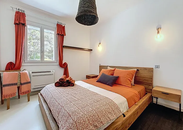 La Perle D'isolella - Les Pieds Dans L'eau - Les Freres De La Loc' *