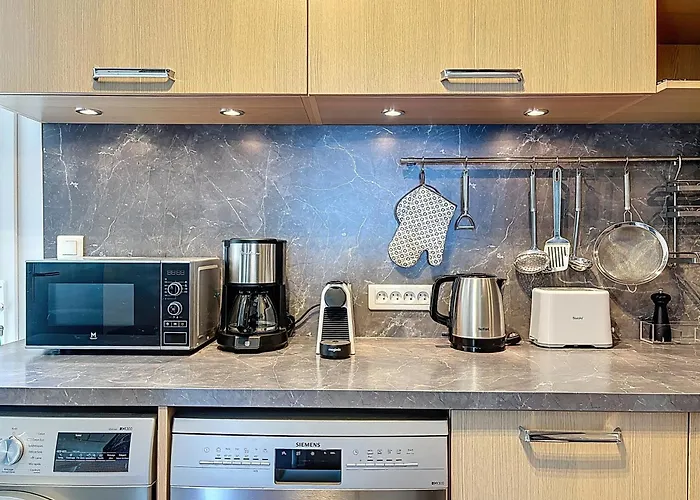 La Perle D'isolella - Les Pieds Dans L'eau - Les Freres De La Loc' * Pietrosella