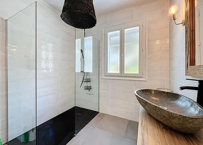 La Perle D'isolella - Les Pieds Dans L'eau - Les Freres De La Loc' فيلة