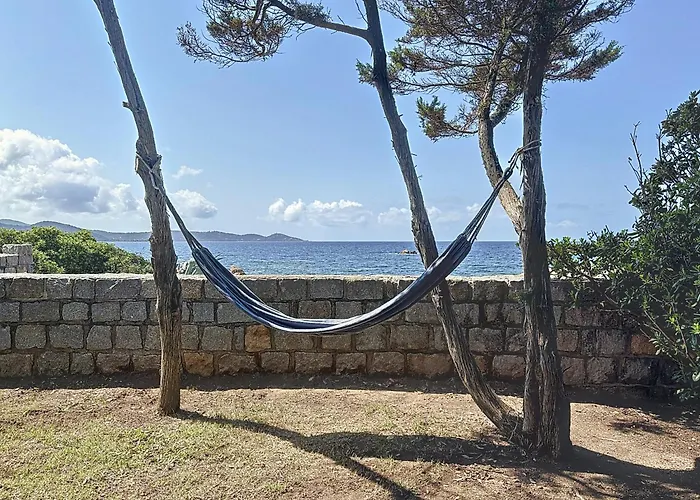 La Perle D'isolella - Les Pieds Dans L'eau - Les Freres De La Loc' * Pietrosella