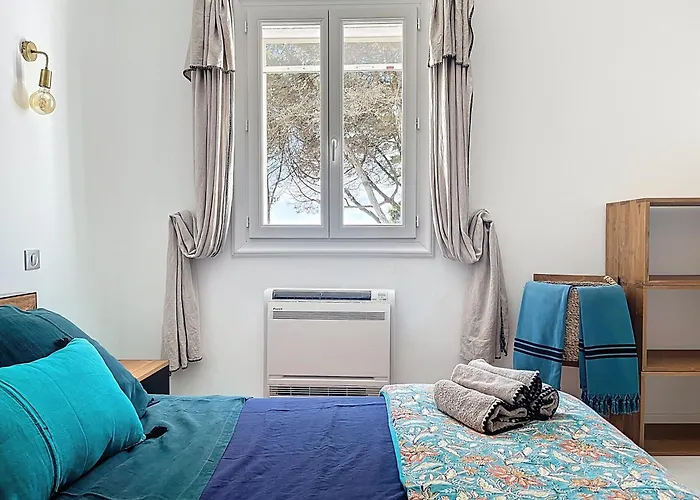 La Perle D'isolella - Les Pieds Dans L'eau - Les Freres De La Loc' Vila